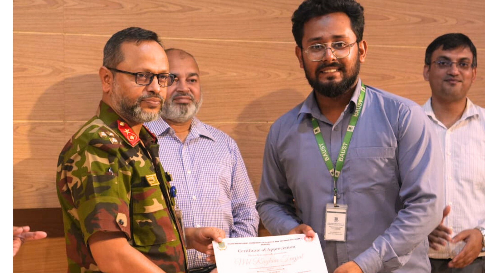 সেনাবাহিনী রক্তদাতাদের সম্মাননা প্রদান 